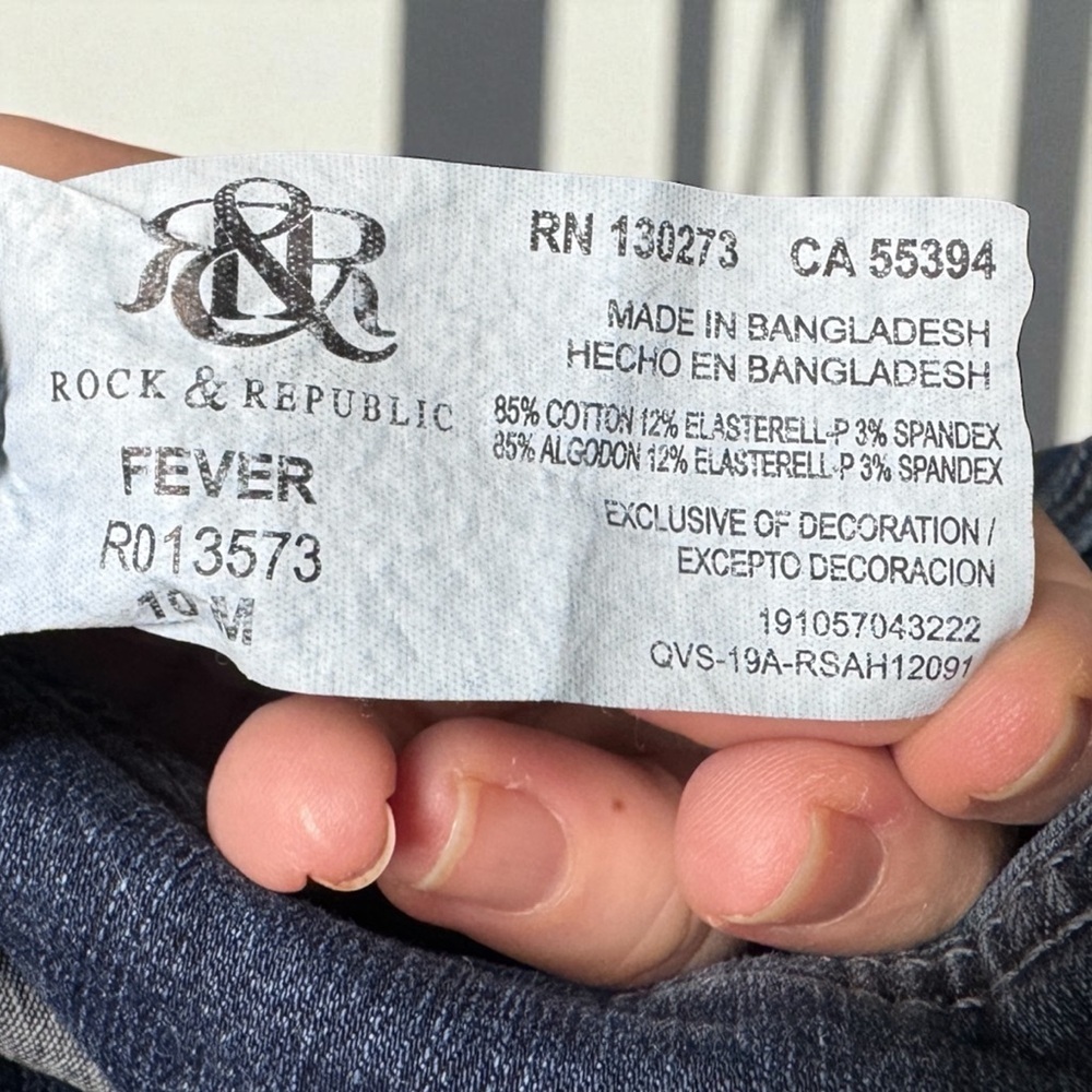 Feverish Fashion: Rock Your Style in Distressed Rock & Republic Jeans! Size 10M - Picture 6 of 16